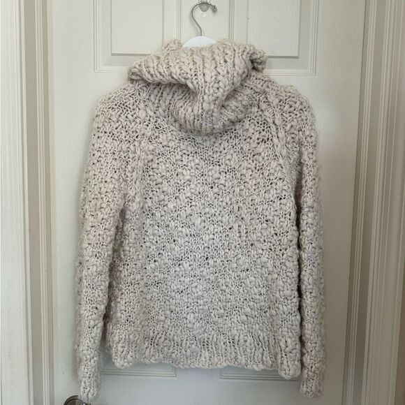 Vivenne cream, heavy sweater size large - Picture 3 of 4